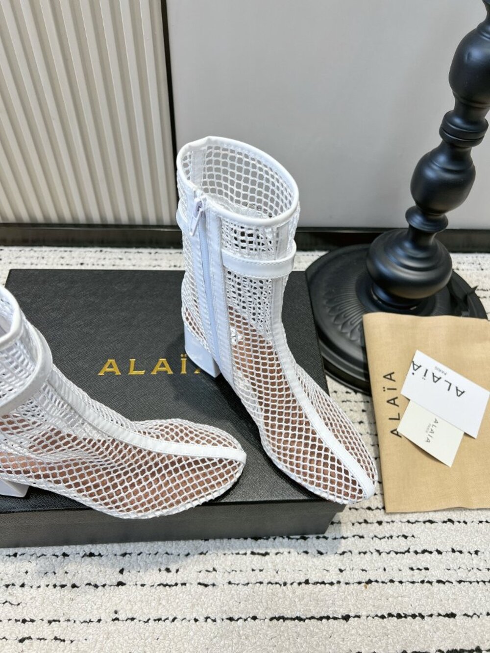 ALAÏA Fishnet cool boots - Picture 4 of 9
